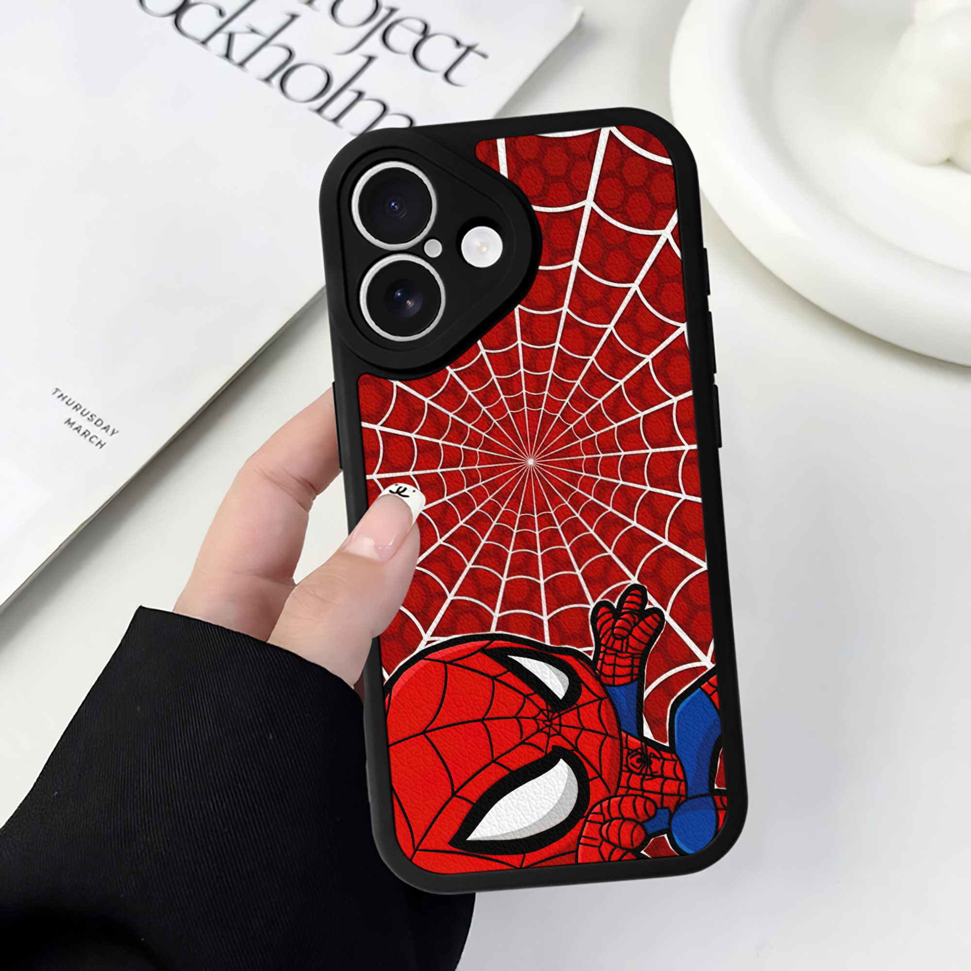 （画像用） Spider Man スパイダーマン 【iPhone 16シリーズ対応】シリコンスマホケース（レザー調） 材質：シリコン